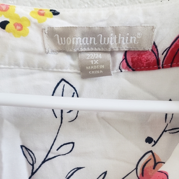 White flower print blouse with 3/4 sleeves Woman within  size 22/24 - Picture 3 of 3